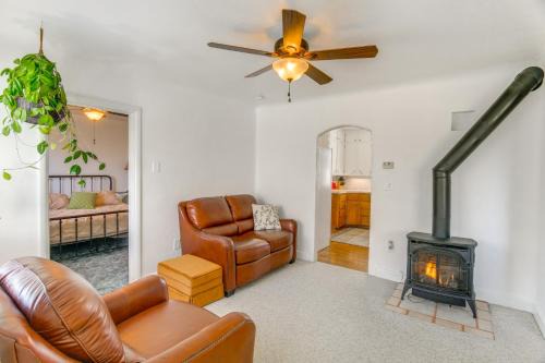 2 Mi to Snake River: Quaint Farmhouse w/Patio!