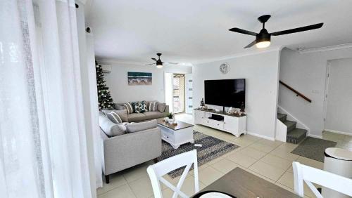 2 SeaShells in Ulladulla
