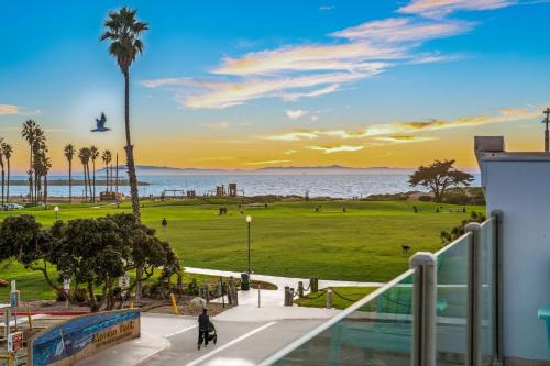 20% Off May 7-10 Walk To Beach WRooftop Deck