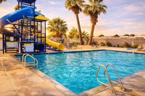 20| Vue at Green Valley with Community Pool