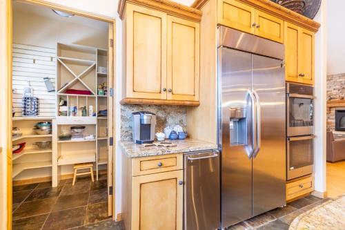 213 County Road 1041 : 3 600