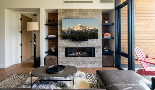 225 LakeLodge
