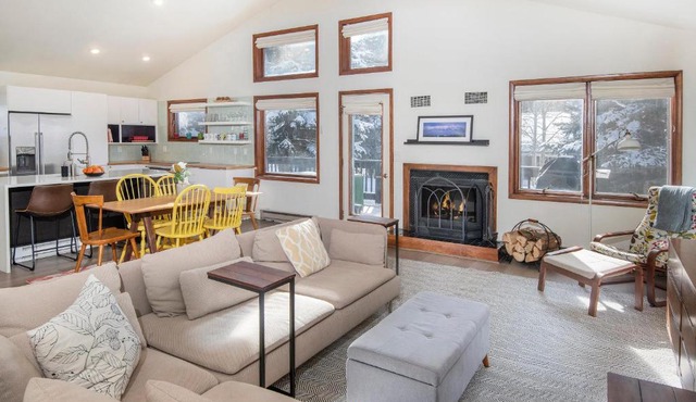 233 Larkspur Duplex - Unit B