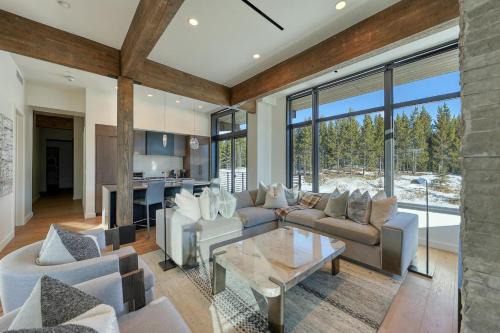 234 LakeLodge