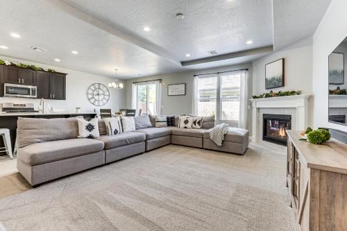 28 Mi to Zion Nat’l Park: Modern Washington Home