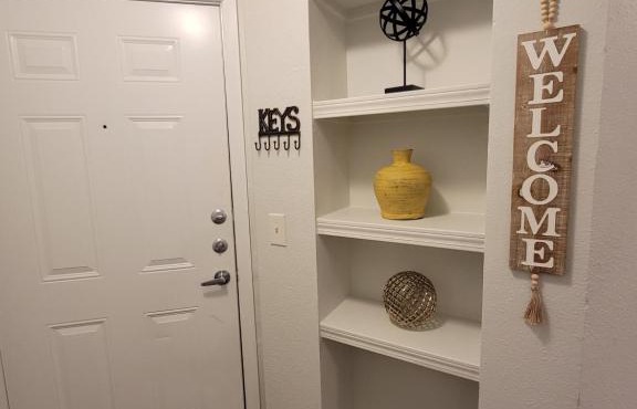 2BR 2BA w attached garage minutes FROM OUTLET SHOPPING SIXFLAGS HURRICANE HARBOR TEXAS LIVE AT&T stadium!