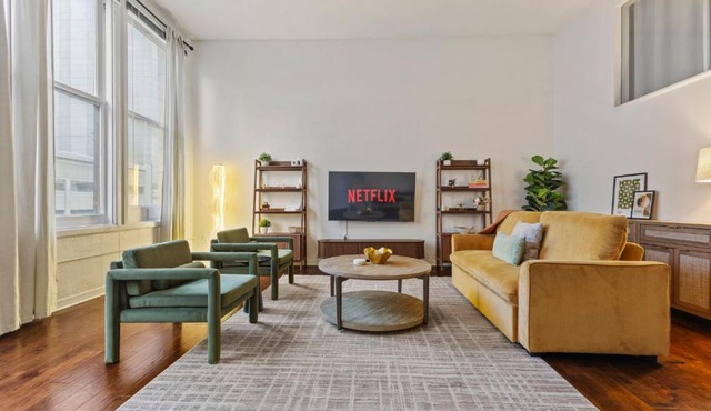 2BR Downtown Gem with Arcade games! - Sleeps 7 - Near Convention Center - Stadium