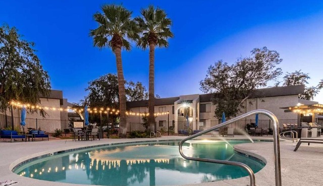2BR Modern Mesa Stay Near DT with Pools & Gym