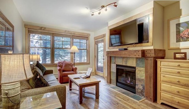 2BR plus Murphy - Springs 8802 Condo - Short Walk to Gondola- Kids Ski Free! townhouse