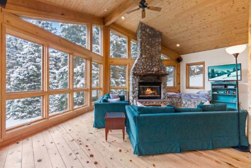 3 BDR Secluded Retreat Stunning Mountain Views