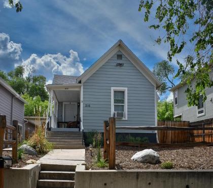 3 bedroom *Downtown* with Firepit