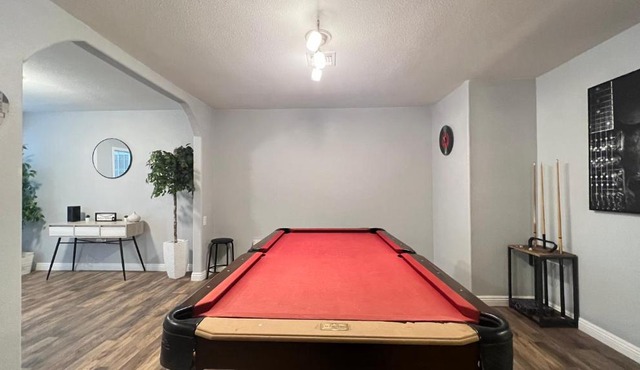 3 bedroom w Swimming pool and billiards table
