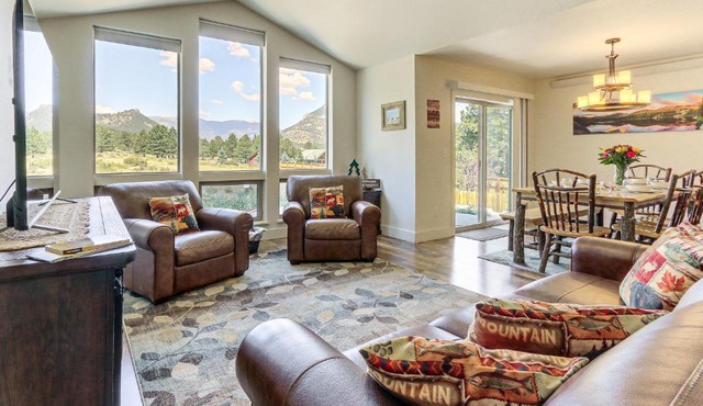 3 Mi to RMNP! Mtn-View Retreat in Estes Park