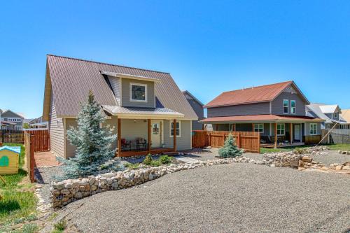 30 Mi to Crested Butte: Dog-Friendly Home By River