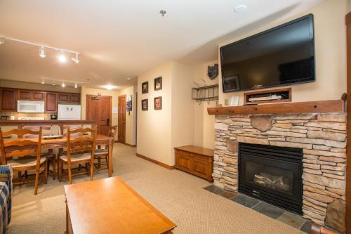 3216 - One Bedroom Den Standard Powderhorn Lodge