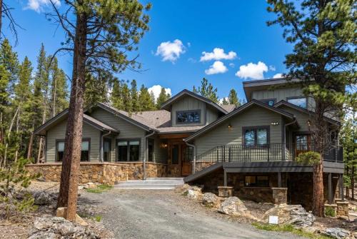 34 Acre Escape Games Hiking Pool Table Bicycles