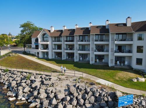 355 Edgewater Inn