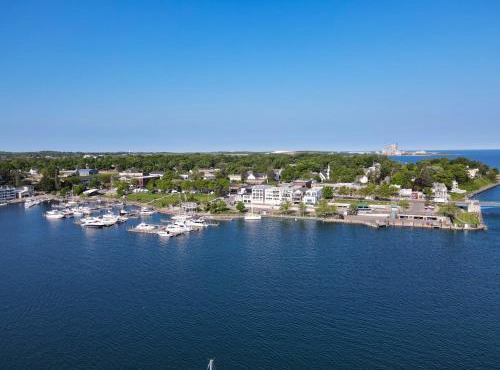 356 Edgewater Inn