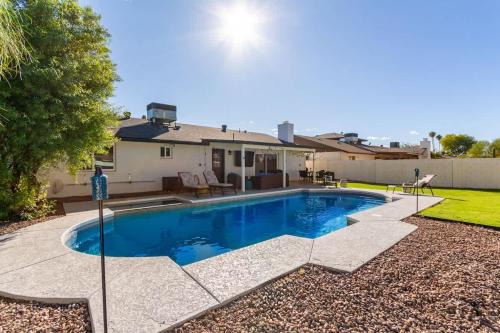 3bd Pool Hot Tub Garage Full Kitchen ASU