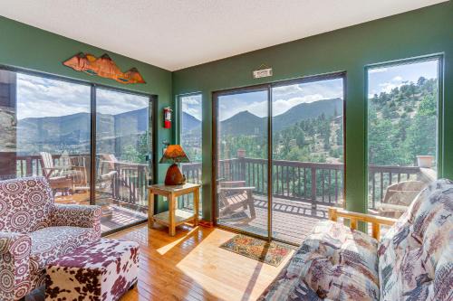 3BR Cabin Near RMNP | Sweeping Views + Fireplace