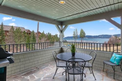 3BR Lakefront Condo Beach Pool & Lake Views