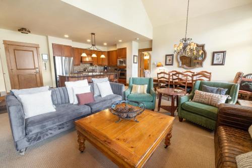3Br Ski-in Ski-out-On Mountain-Lone Eagle 3053 condo