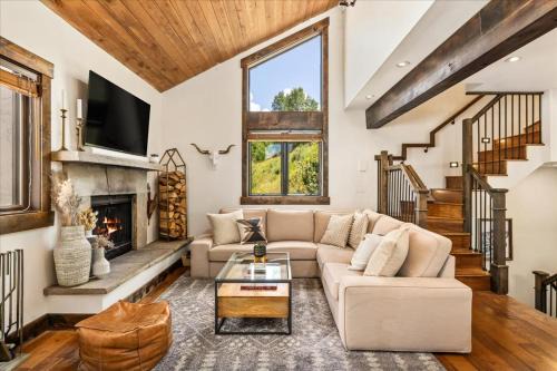 3BR Townhouse Near Resort: Pool Golf course Tennis