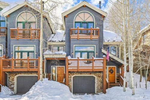 4 Bedroom Townhome Near Snowflake Lift - Walk To Slopes!