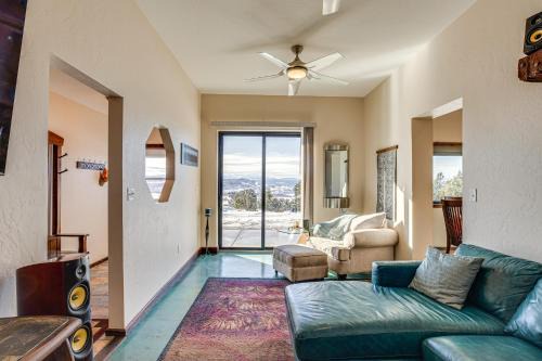 4 Mi to Black Canyon: Mtn-View Apt in Montrose!