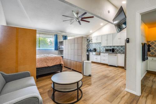 4 Mi to Camelback Mountain! Phoenix Couple’s Haven
