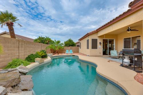 4 Mi to Riparian Preserve: Mesa Abode w/Hot Tub