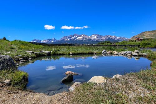 4BD Villager Mountain Retreat + SV Resort Passes