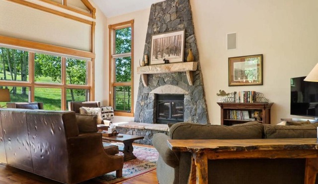 4BR Apres Ski & Golf Retreat with Hot Tub!