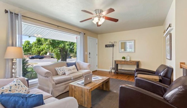 5 Bedroom Perfect Location to see the City and Ski Resorts