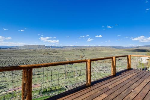 5 Mi to Lake: Secluded Pinedale Retreat w/Sauna!