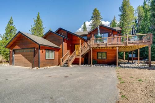 5 Mi to Ski Resort: Breck Home w/Hot Tub!