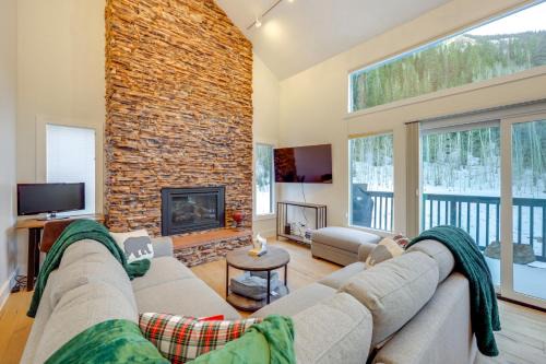 5 Mi to Vail Ski Resort! Cozy Condo w/Mtn Views