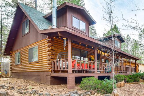 5 Mi to Woodland Lake Park: Cabin in Pinetop!