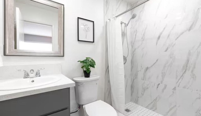 5 Mins to DT Alhambra - Homey 2BR Apt 4A