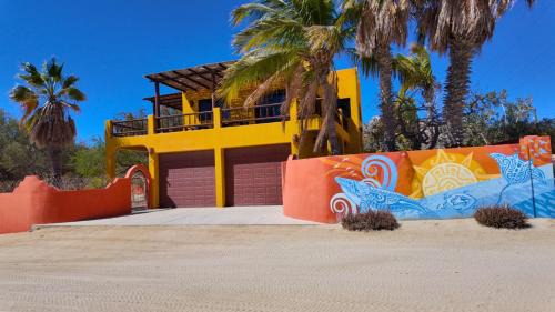 5 Minutes to Downtown Los Barriles Walk to Beach