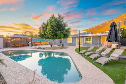 5BR Heated Pool BBQ and Covered Patio - DT Phx