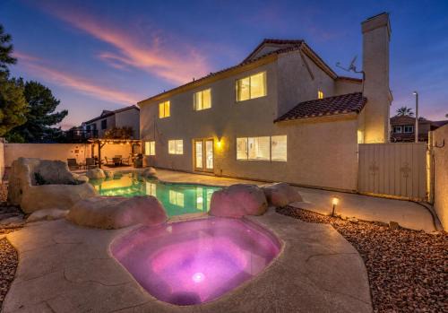 5BR Oasis 15 Min to Strip, Pool Table