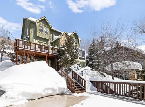 5BR with Hot Tub Minutes to Ski Resort!