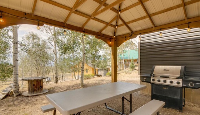 6-Bedroom, 2-Bath Cabin 4 Mi From Fishlake, UT
