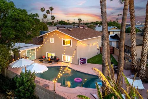 6 Br Resort Style Home Pool Game Room Fire Pit