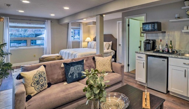 6 Mi to Dtwn Parker: Serene Studio Suite!