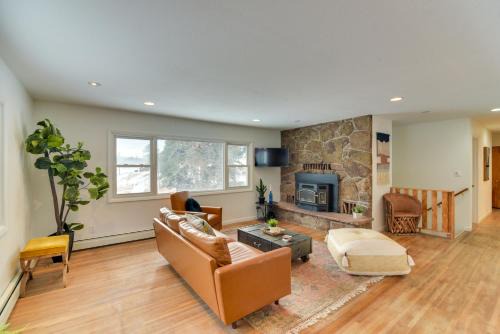 6 Mi to Staunton State Park: Conifer Home w/Deck