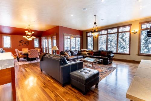 671 Elk Circle : 2