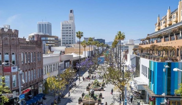 7 Large Down Town Santa Monica Apartment