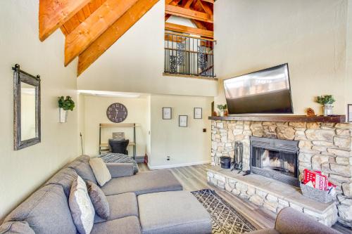 7 Mi to Big Bear Mountain Resort: Winter Getaway!